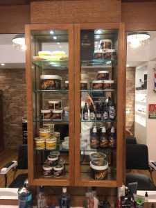 espositori | arredo di un barber shop 
