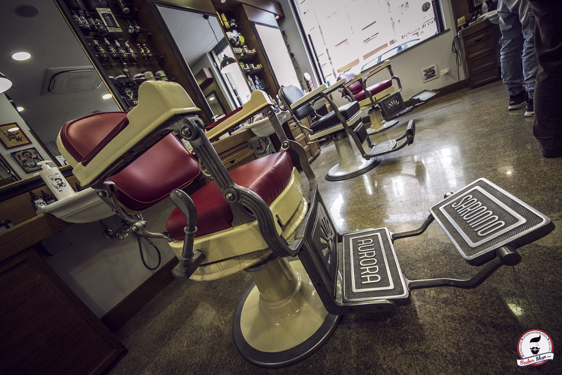 poltrone vintage dal barbiere | poltrona nel barber shop